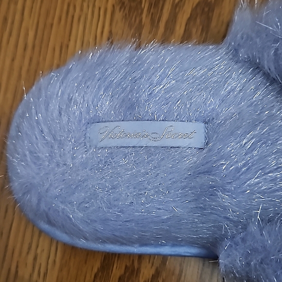 Victoria's Secret Fluffy Crossover Slide Slippers/ Small - Picture 3 of 8
